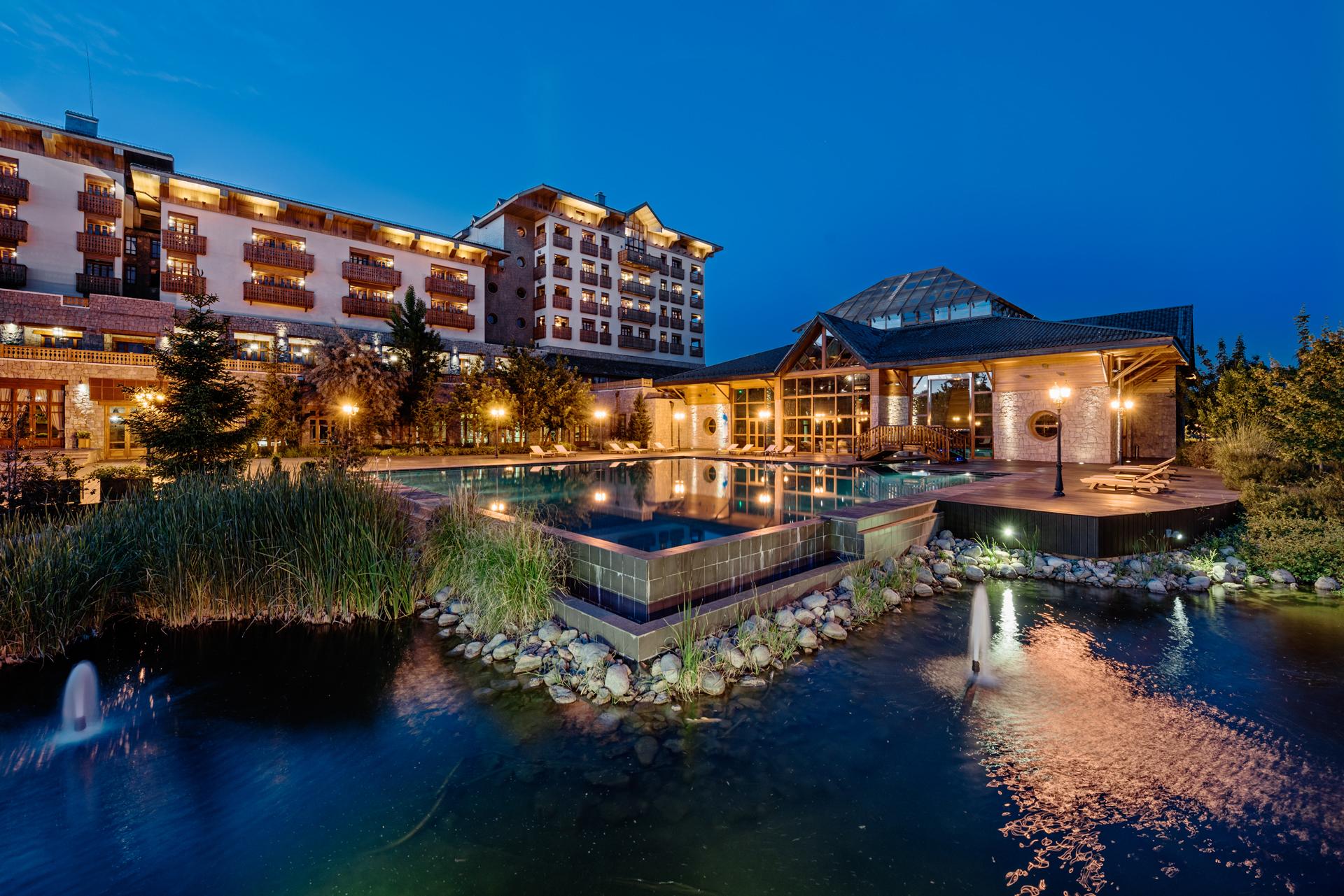 Michlifen Resort & Golf Ifrane  Exterior photo The hotel at night